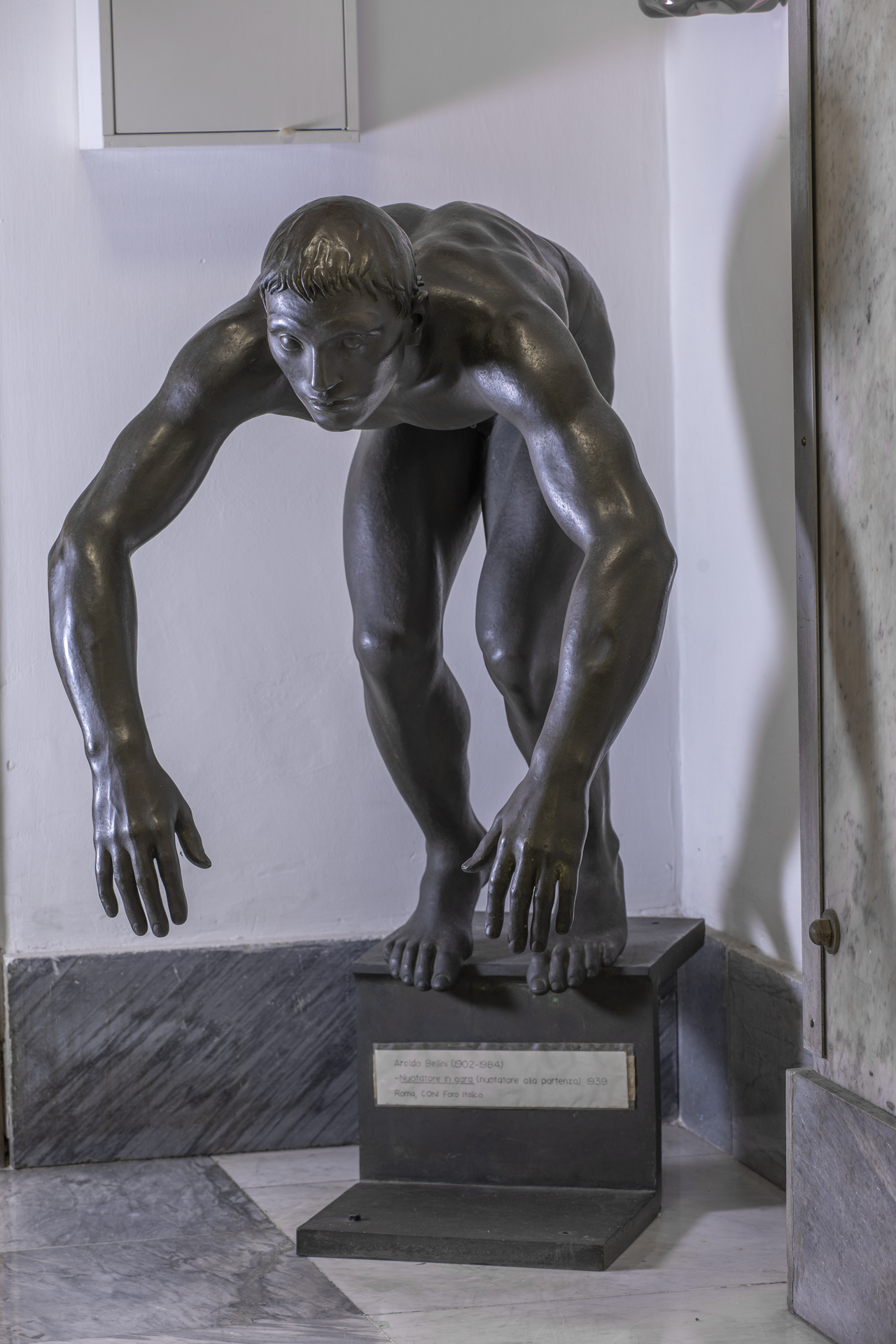 Il Tuffatore, Nuotatore in gara, Nuotatore sul blocco di partenza, nuotatore alla partenza (statua) di Bellini Aroldo, Fonderia Artistica Ferdinando Marinelli (fonderia) (sec. XX)