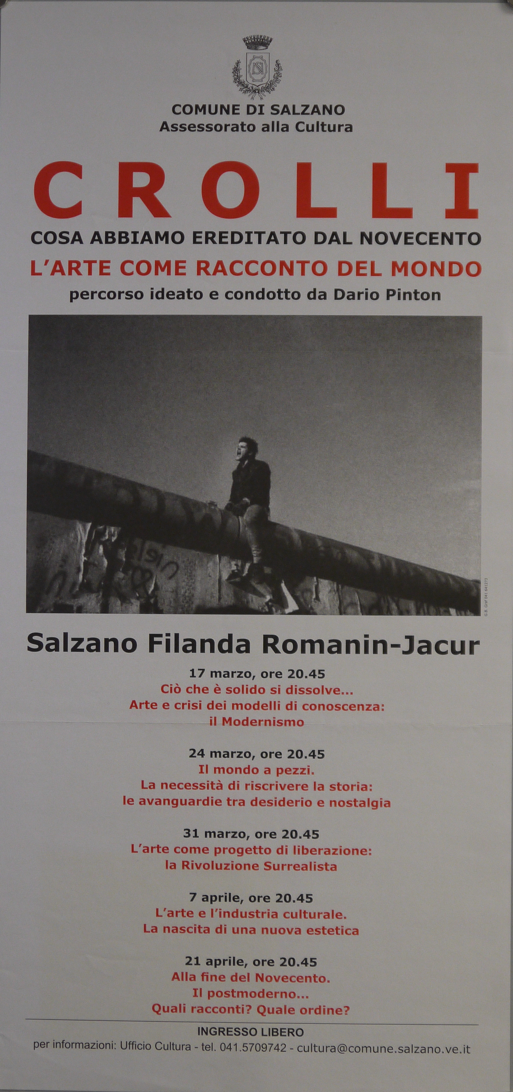 Fotografia b/n di ragazzo urlante a cavalcioni sulla sommità del muro di Berlino (manifesto) - ambito veneto (inizio XXI)