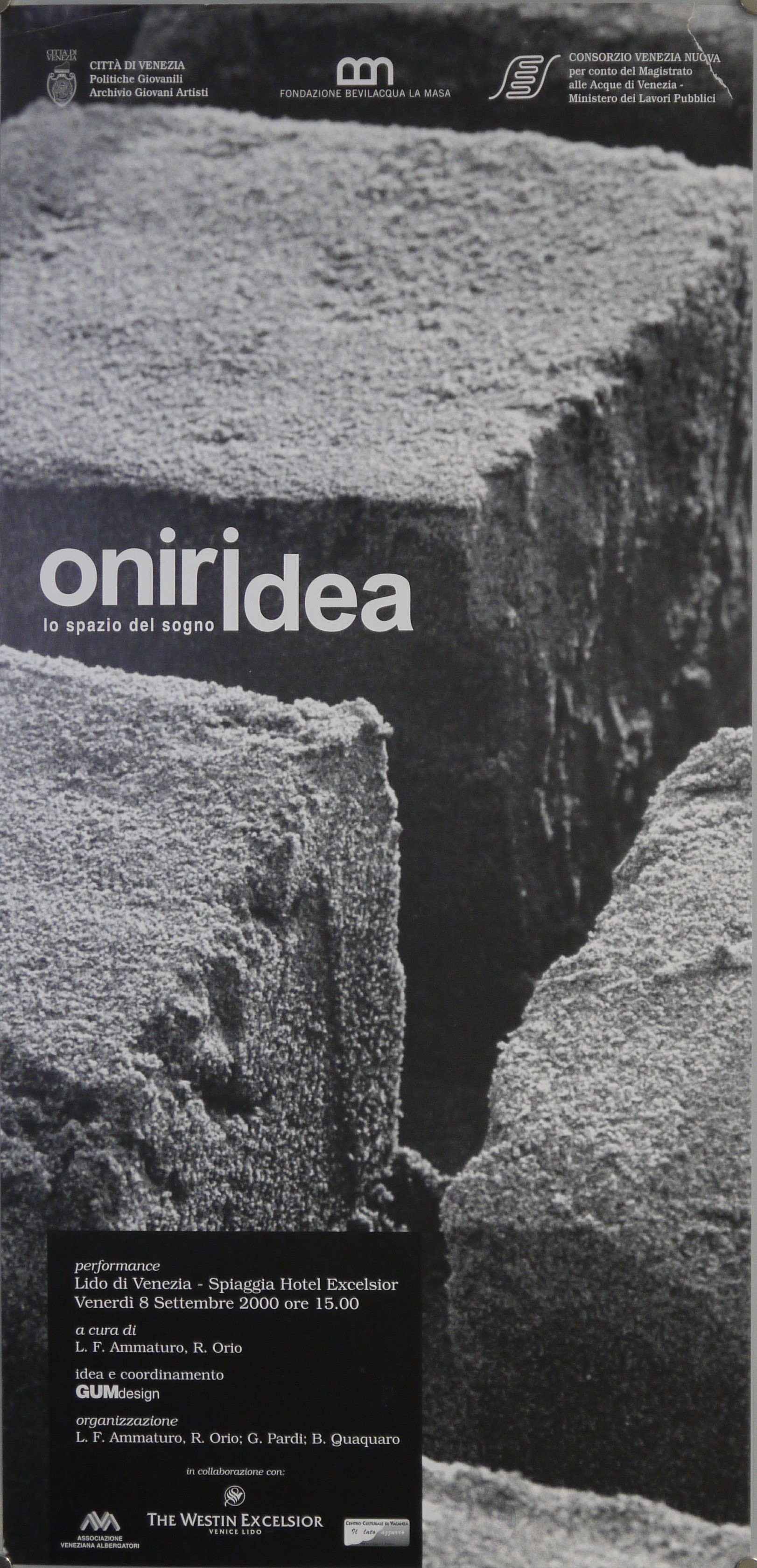 fotografia b/n di blocchi di sabbia (locandina) - ambito veneto (inizio XXI)