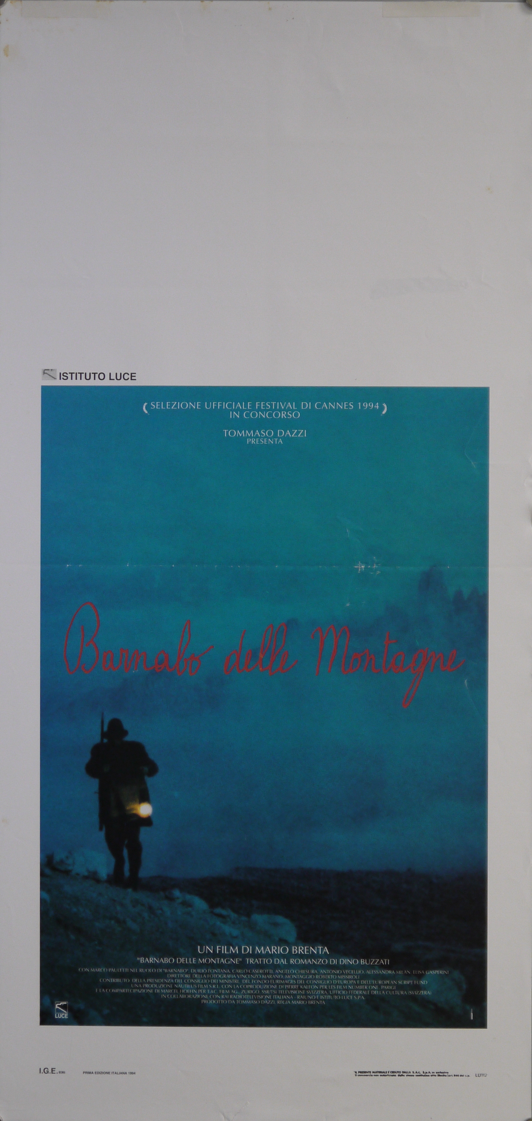 Barnabò (Marco Pauletti) armato di fucile e con la lanterna in mano in un nebbioso crepuscolo cammina su un sentiero di montagna (locandina) - ambito italiano (fine XX)