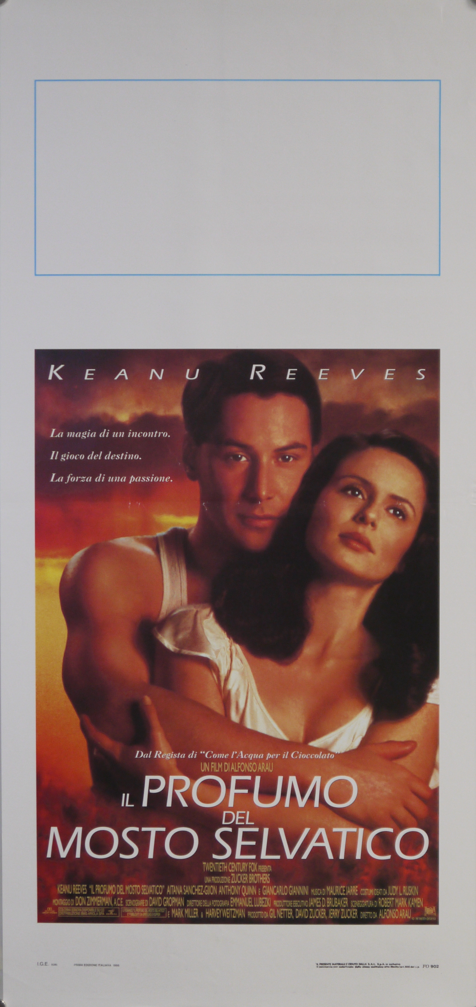 Abbraccio intenso tra Paul Sutton (Keanu Reeves) e Victoria Aragon (Aitana Sanchez-Gijon) (locandina) - ambito americano (fine XX)