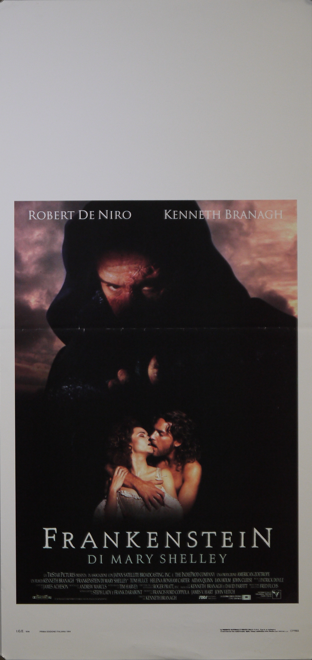 Abbraccio appassionato tra Victor Frankenstein (Kenneth Branagh) ed Elizabeth Beaufort (Helena Bonham Carter) dominato dalla sagoma nera della Creatura (Robert De Niro) (locandina) - ambito americano (fine XX)