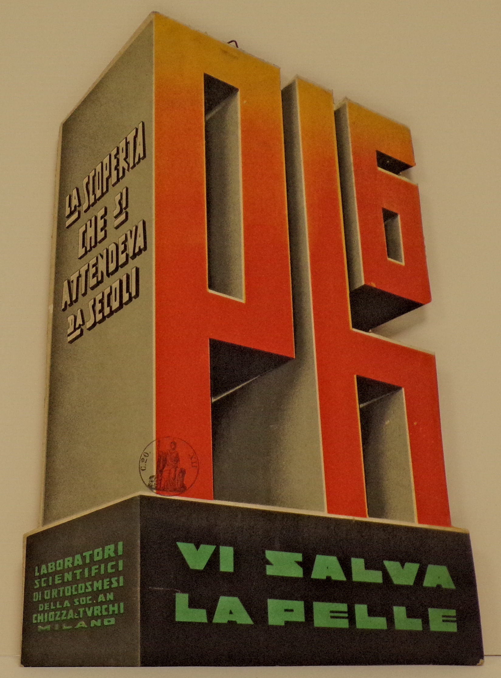 Ph6 vi salva la pelle, Immagine di ideale monumento composto dalle lettere "Ph6 su massiccio basamento scuro (Cartello - da vetrina, opera isolata) - ambito milanese (secondo quarto XX)