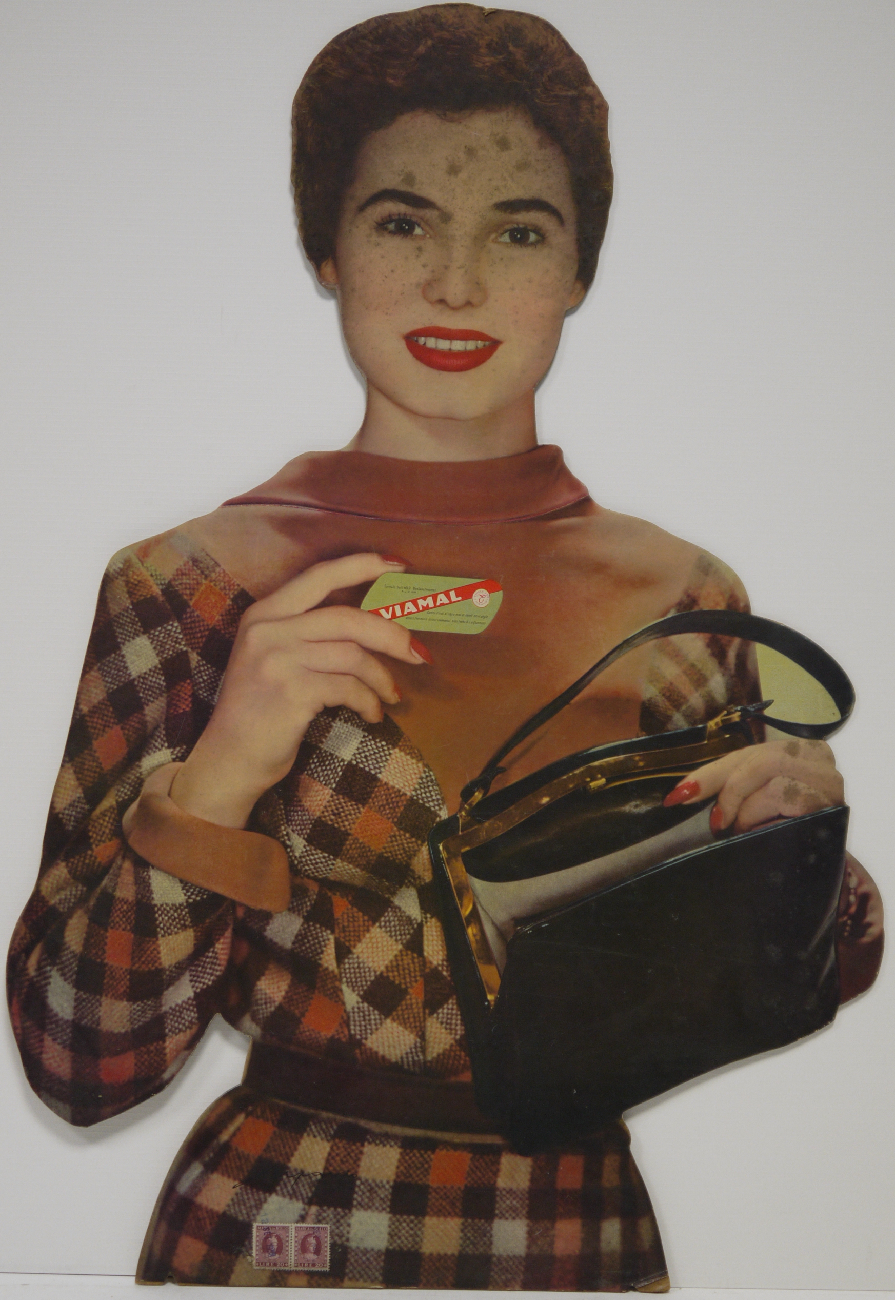Viamal, ragazza alla moda estrae dalla borsetta una confezione di Viamal (Cartello - da vetrina, opera isolata) di Luxardo Elio - ambito milanese (metà XX)