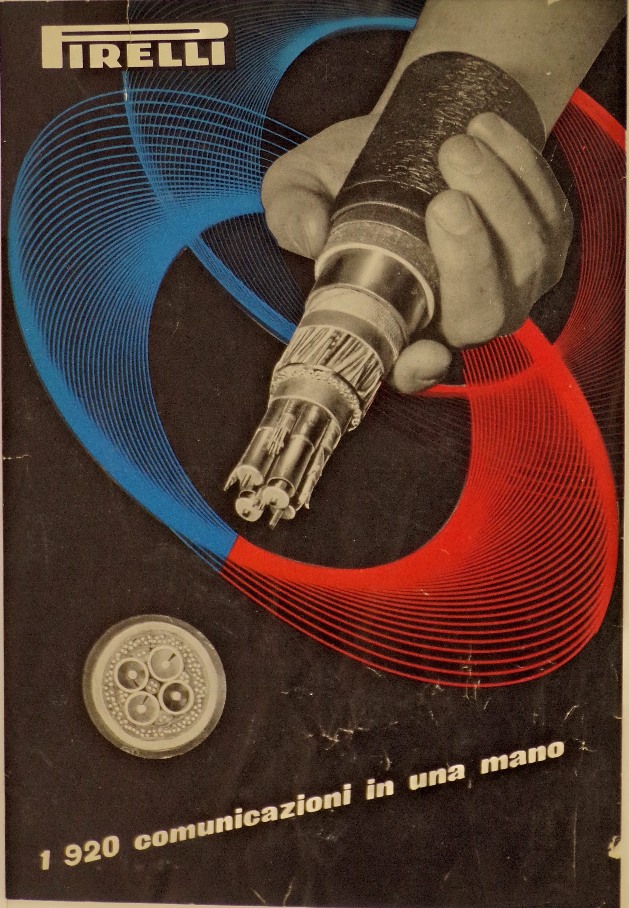 Mano che sorregge un cavo sottomarino aperto, sezione di cavo e due diagrammi wieframe di campi elettromagnetici (locandina) - ambito lombardo (metà XX)