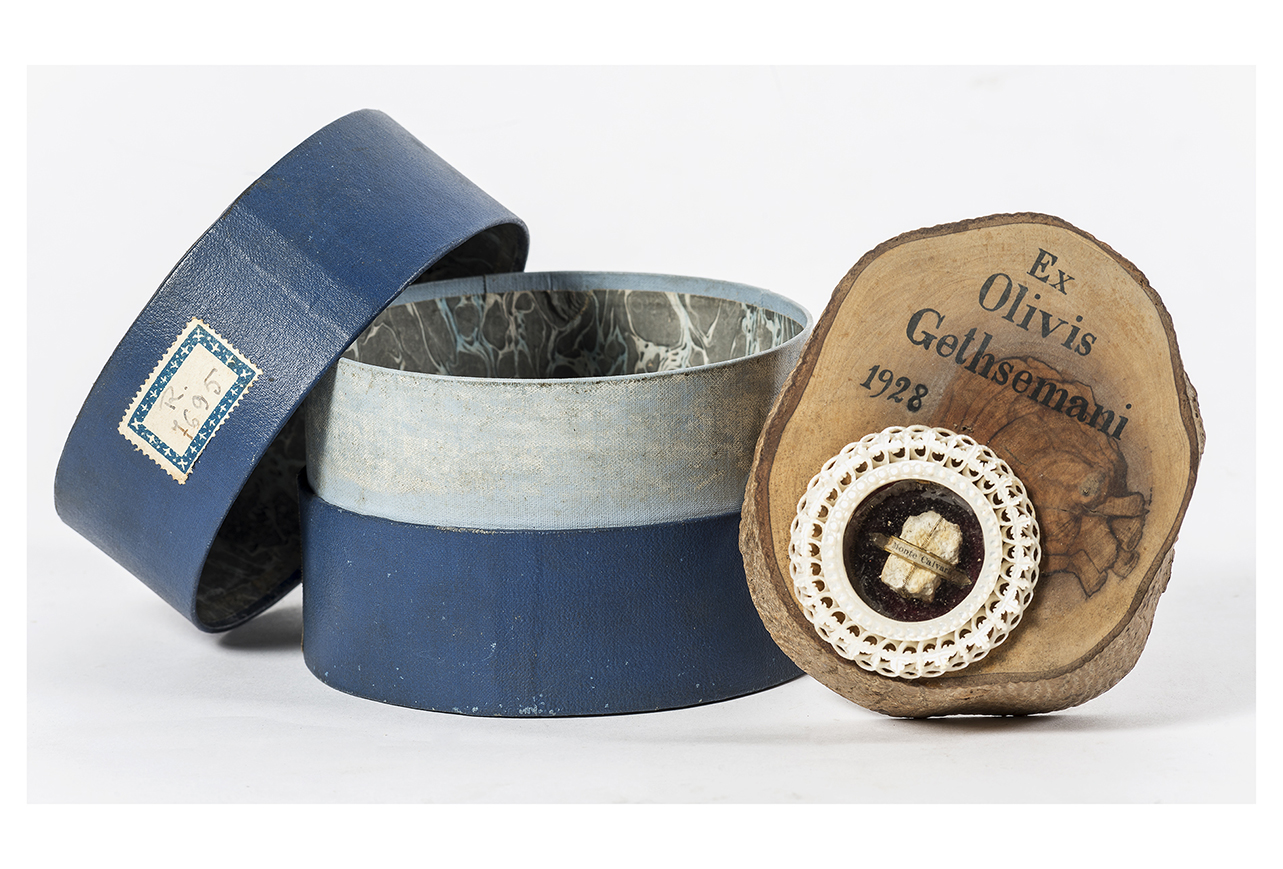 soggetto assente (scatola con frammento del Monte Calvario, opera isolata) - ambito Terra Santa (prima metà XX)