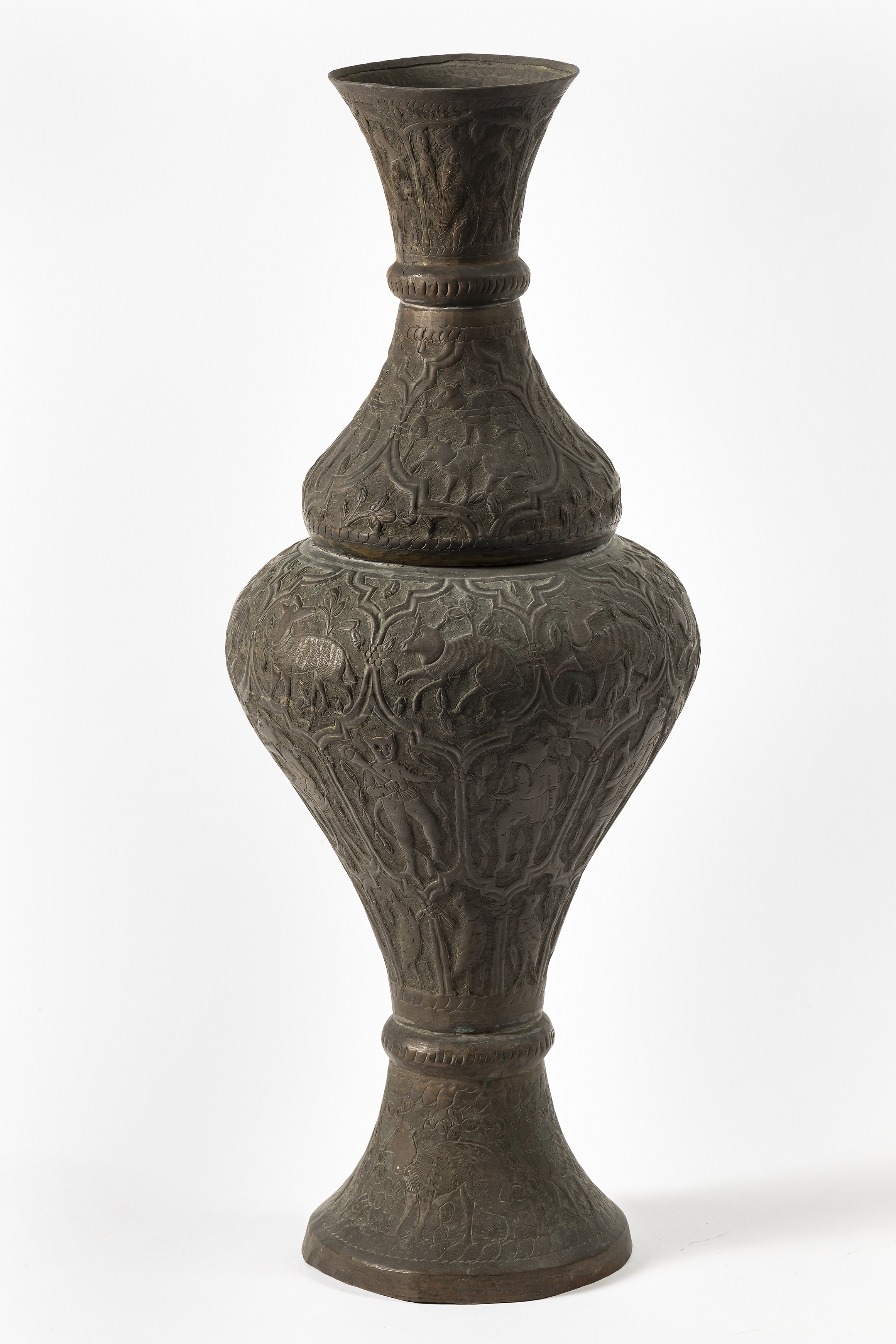 Motivi vegetali e geometrici, Figure animali e di creature fantastiche (vaso - scomponibile, opera isolata) - ambito islamico (XIX-XX)