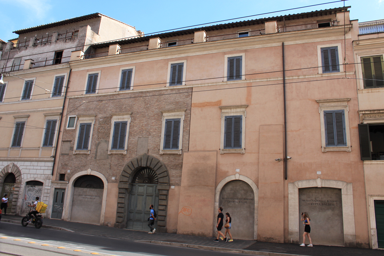 Casa in via delle Botteghe Oscure, 23 (casa) - Roma (RM)  (XVIII)