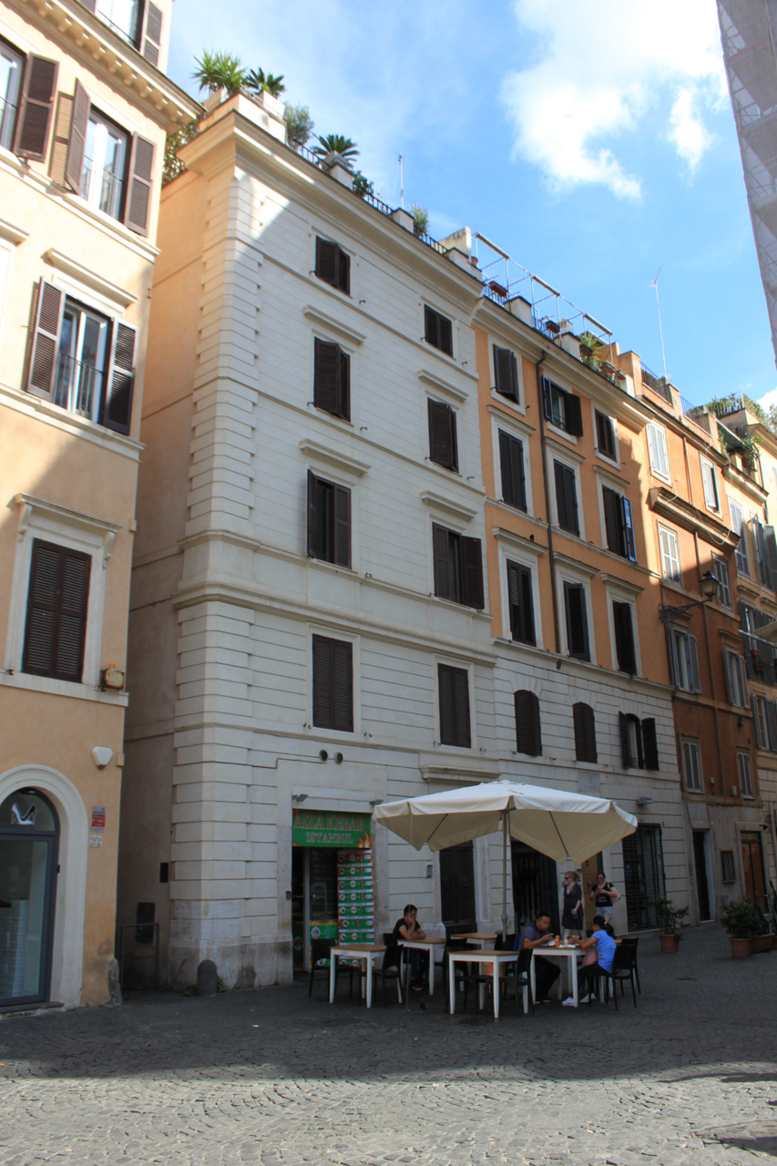 Casa in Via di S. Elena, 21 (casa) - Roma (RM)  (XVIII)