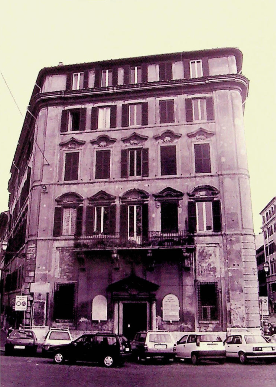 Casa in Piazza di Ponte Sant'Angelo (casa) - Roma (RM)  (XVIII)