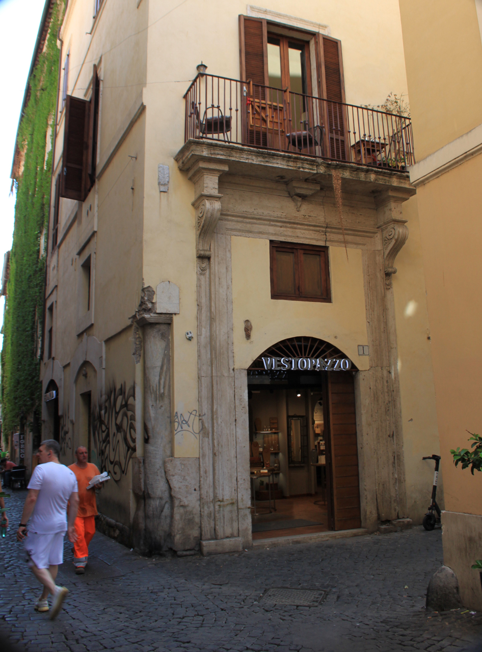 Casa in via Arco della Pace, 1 (casa) - Roma (RM)  (XVI)