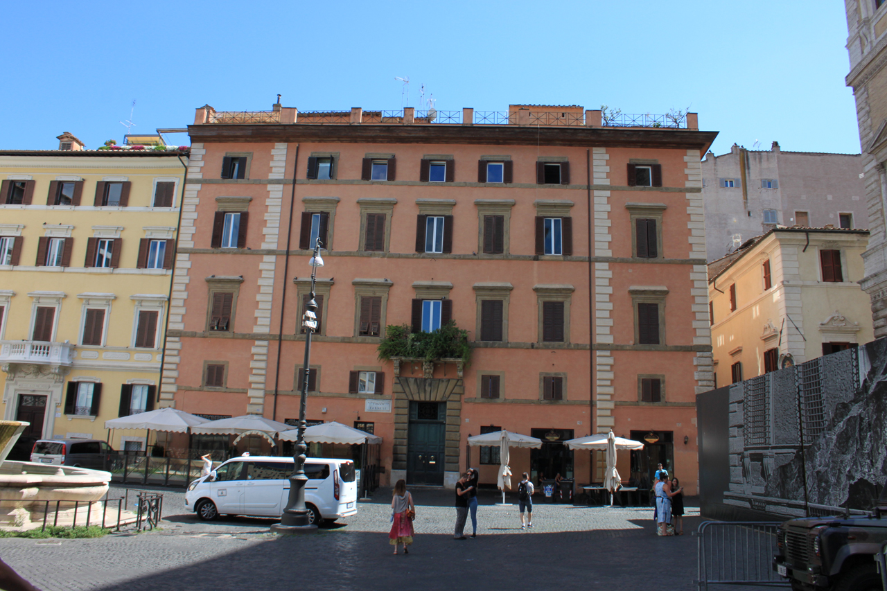Palazzo Mandosi (palazzo) - Roma (RM)  (XVI) <br>Condizioni d'uso: <a class='link-esterno' href='https://docs.italia.it/italia/icdp/icdp-pnd-circolazione-riuso-docs/it/v1.0-giugno-2022/testo-etichetta-BCS.html' target='_bcs'>Beni Culturali Standard (BCS)</a>