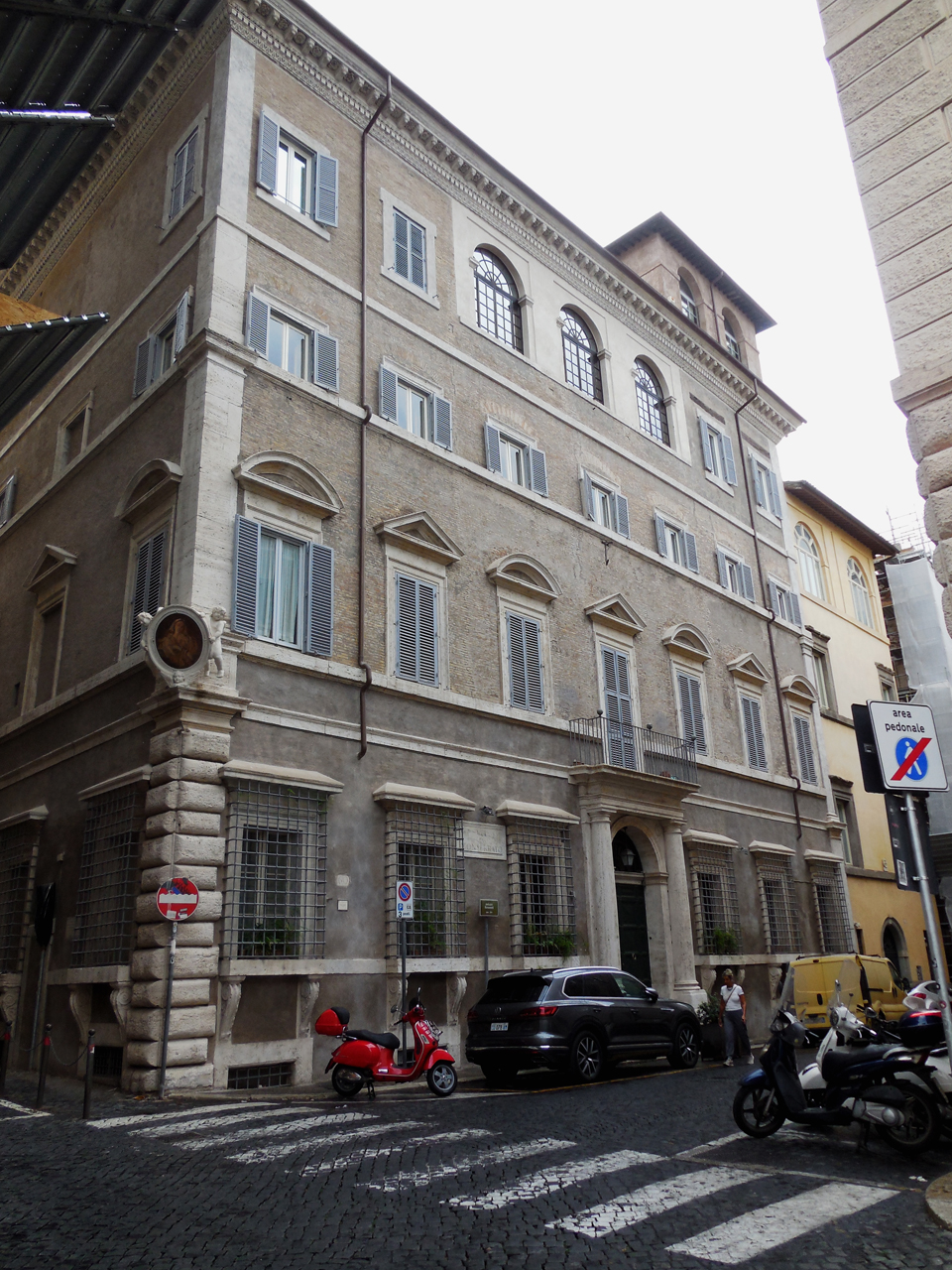 Palazzo Fioravanti, poi de Cadilhac, poi Calvi (palazzo) - Roma (RM)  (XVI)