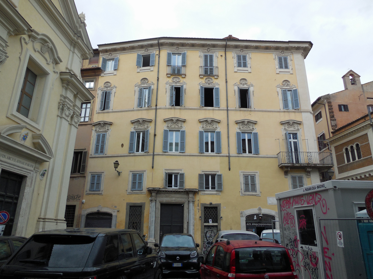 Palazzo Mastrozzi Graziosi (palazzo) - Roma (RM)  (XVII)