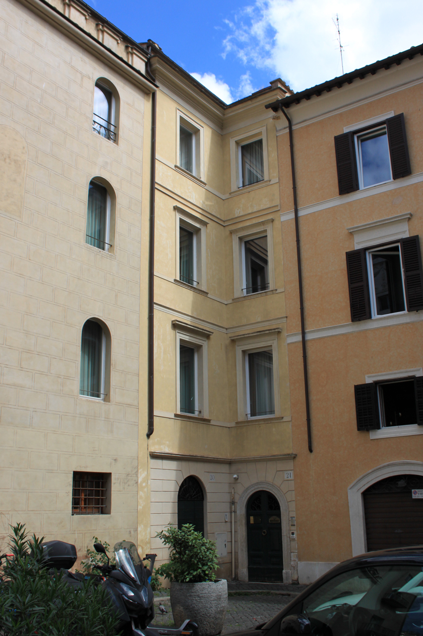 Casa in piazza di Capo di Ferro, 20 (casa) - Roma (RM)  (XVI)