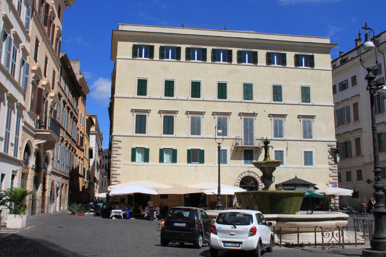 Palazzetto in piazza Farnese, 103 (palazzetto) - Roma (RM)  (XV, fine)