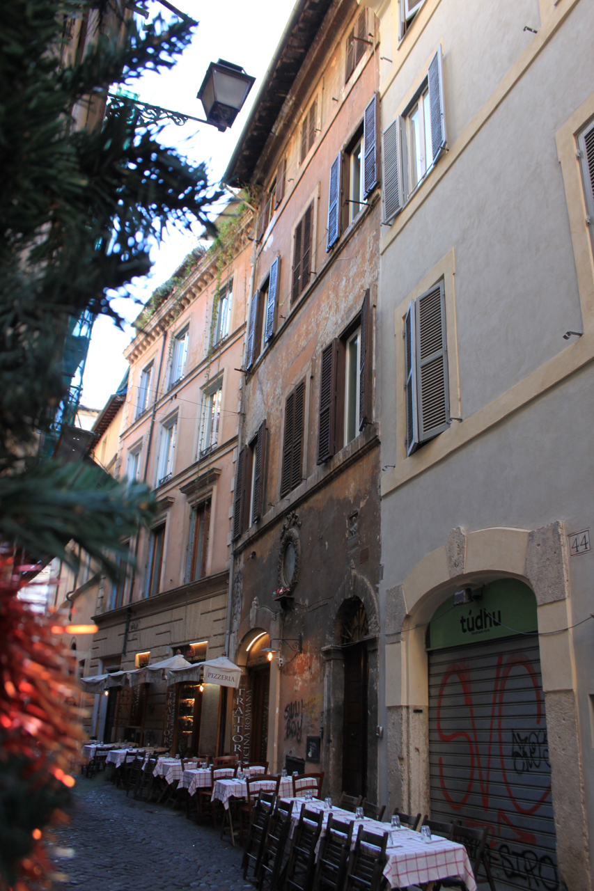 Casa in via dei Balestrari, 42 (casa) - Roma (RM)  (XVIII)