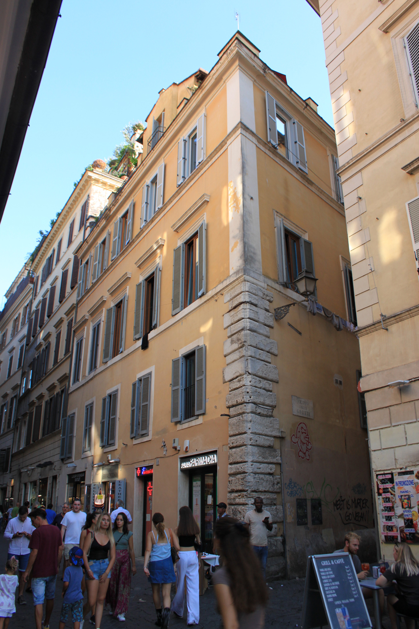 Casa in vicolo delle Grotte, 2 (casa) - Roma (RM)  (XVIII)