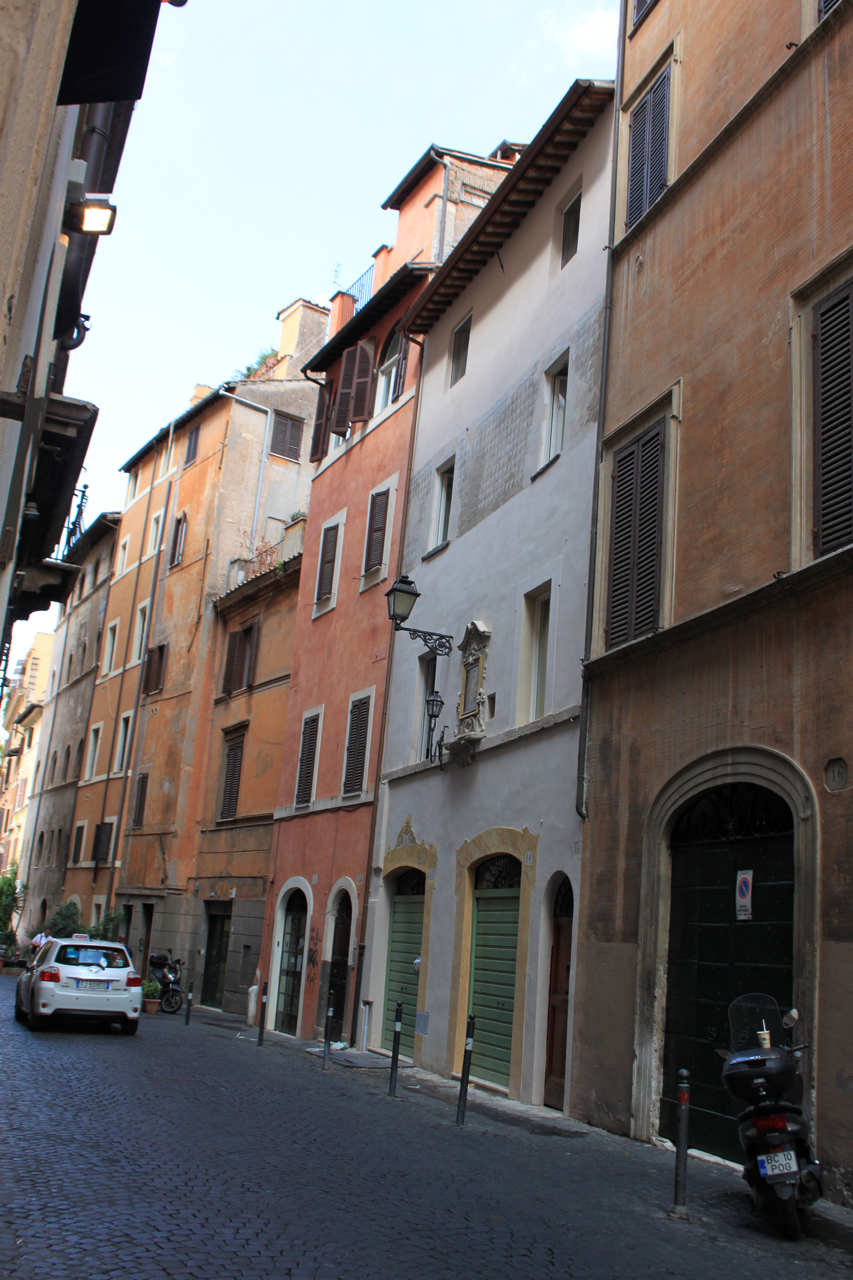 Casa in via Monserrato, 13 (casa) - Roma (RM)  (XV)