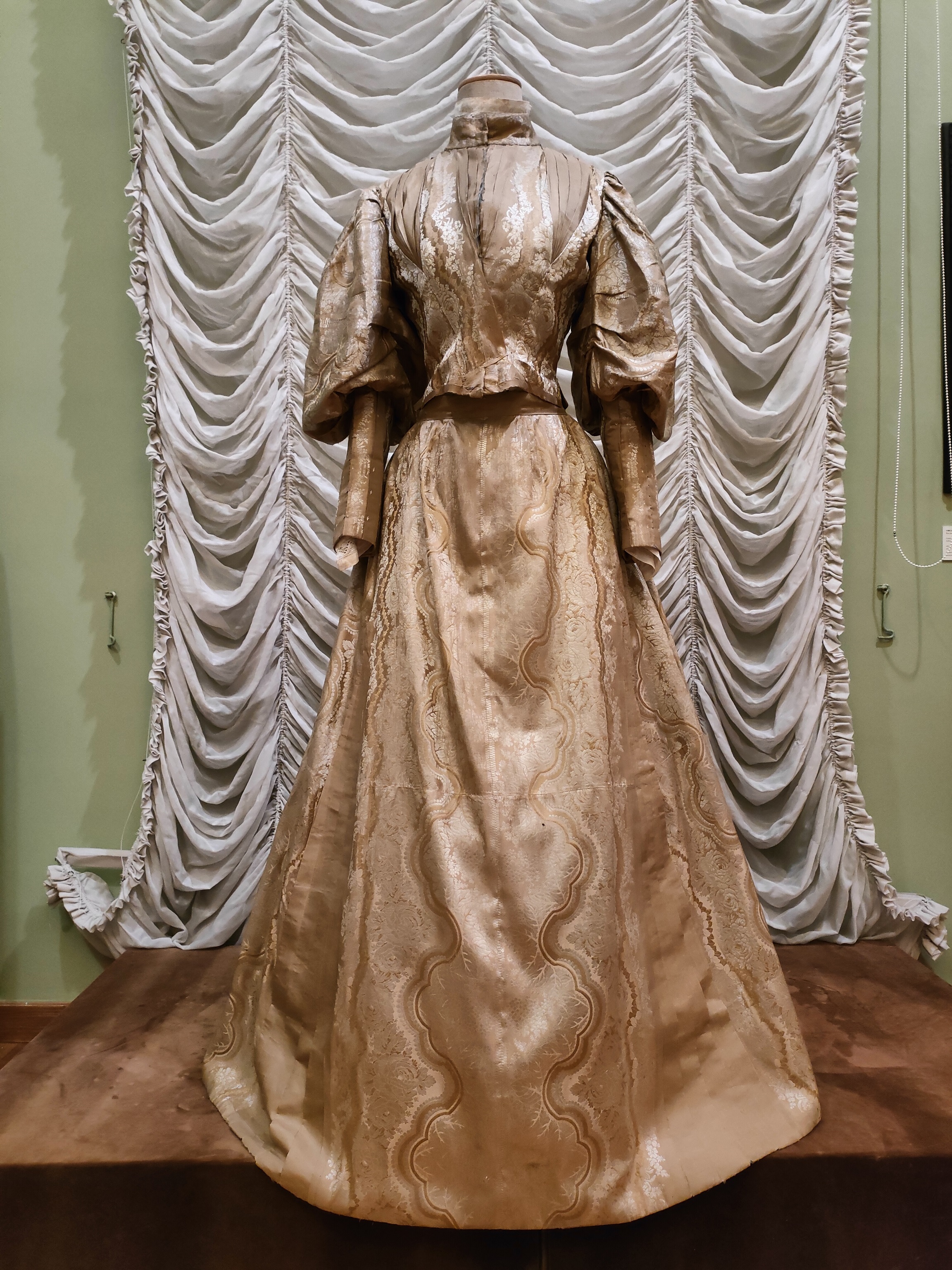 abito da sposa, cavalleresco o civile, da nozze, femminile - manifattura siciliana non identificata (anni novanta XIX)