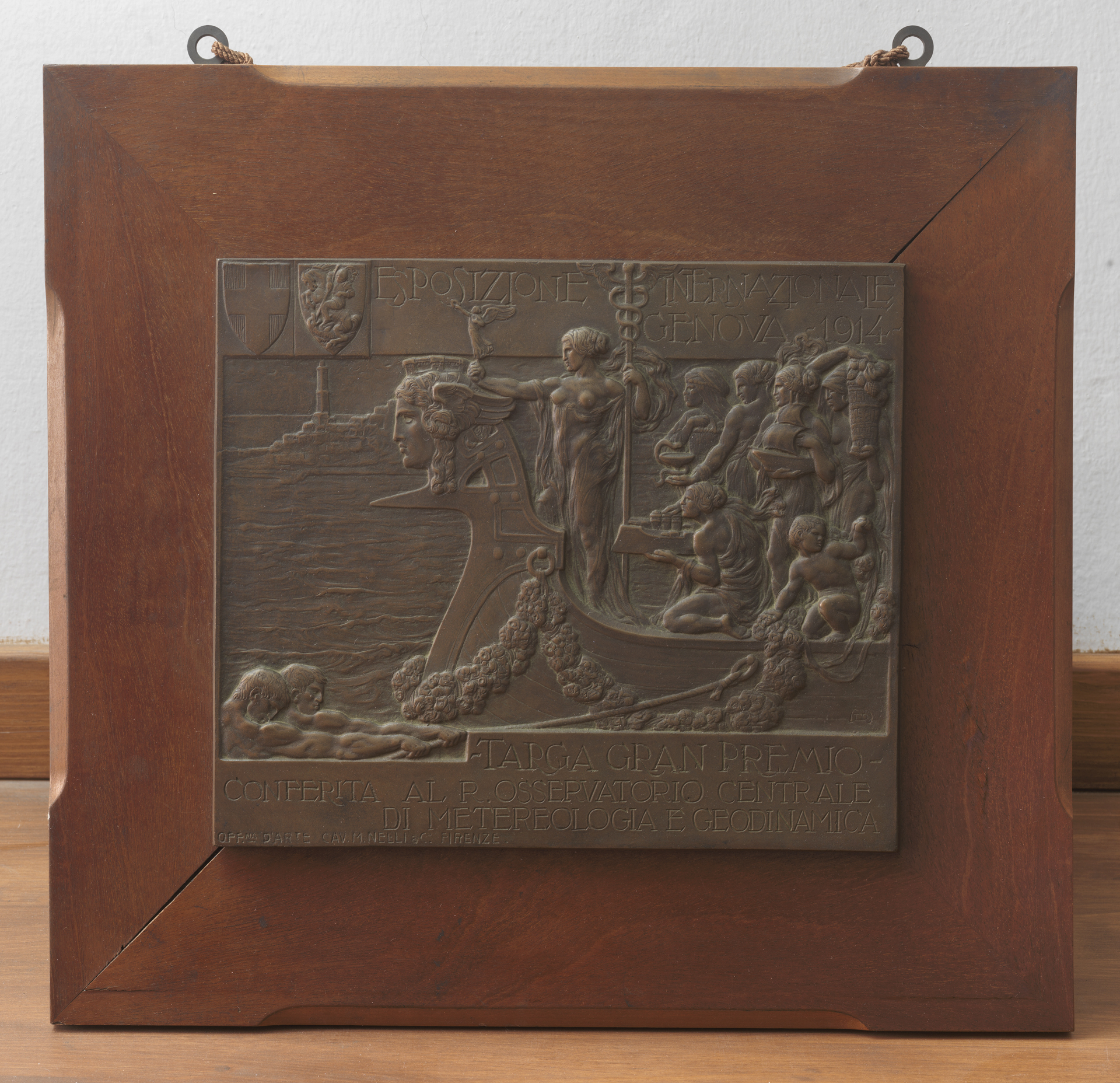 Vittoria su nave con figure allegoriche (rilievo) di Mario Nelli & C (fonderia) (sec. XX)