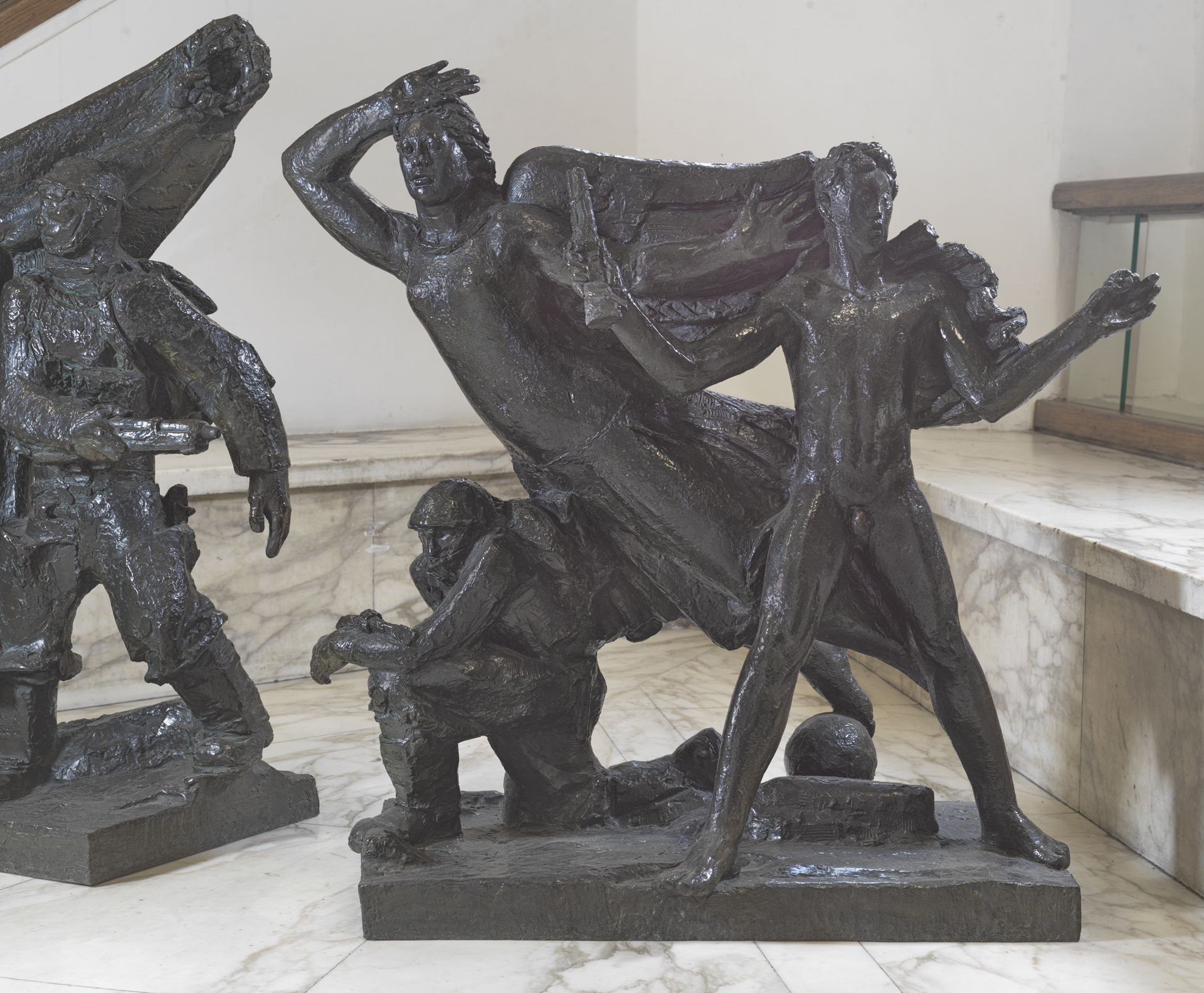 Vittoria alata con soldato e nudo maschile (scultura) di Andreotti Libero (sec. XX)