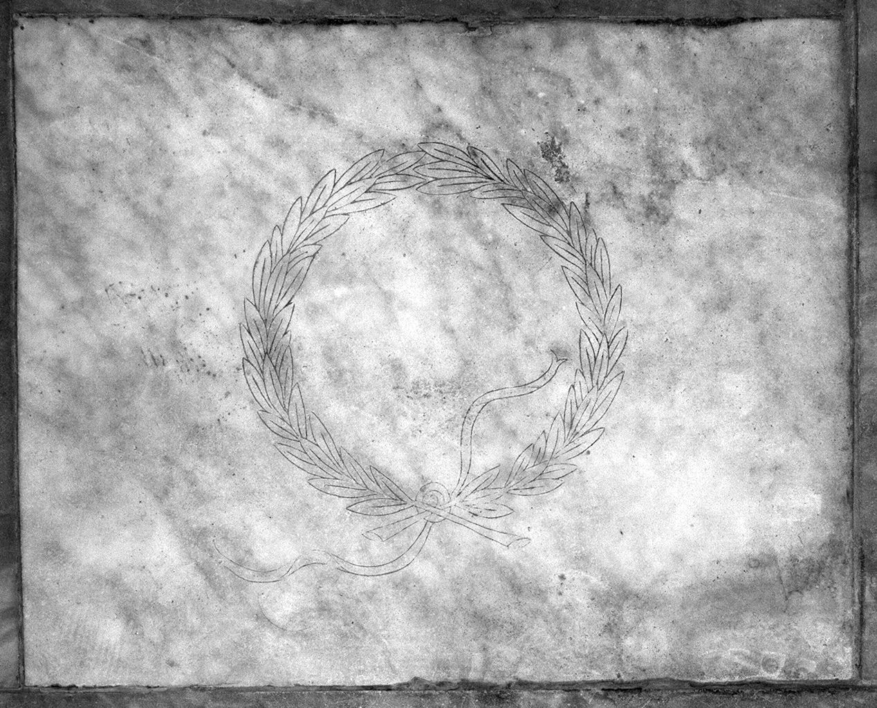 lastra tombale, frammento - produzione toscana (sec. XIX)