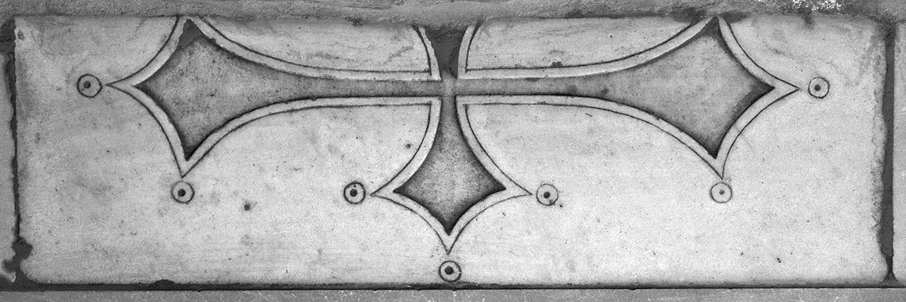 croce (lastra tombale, frammento) - produzione toscana (sec. XIX)