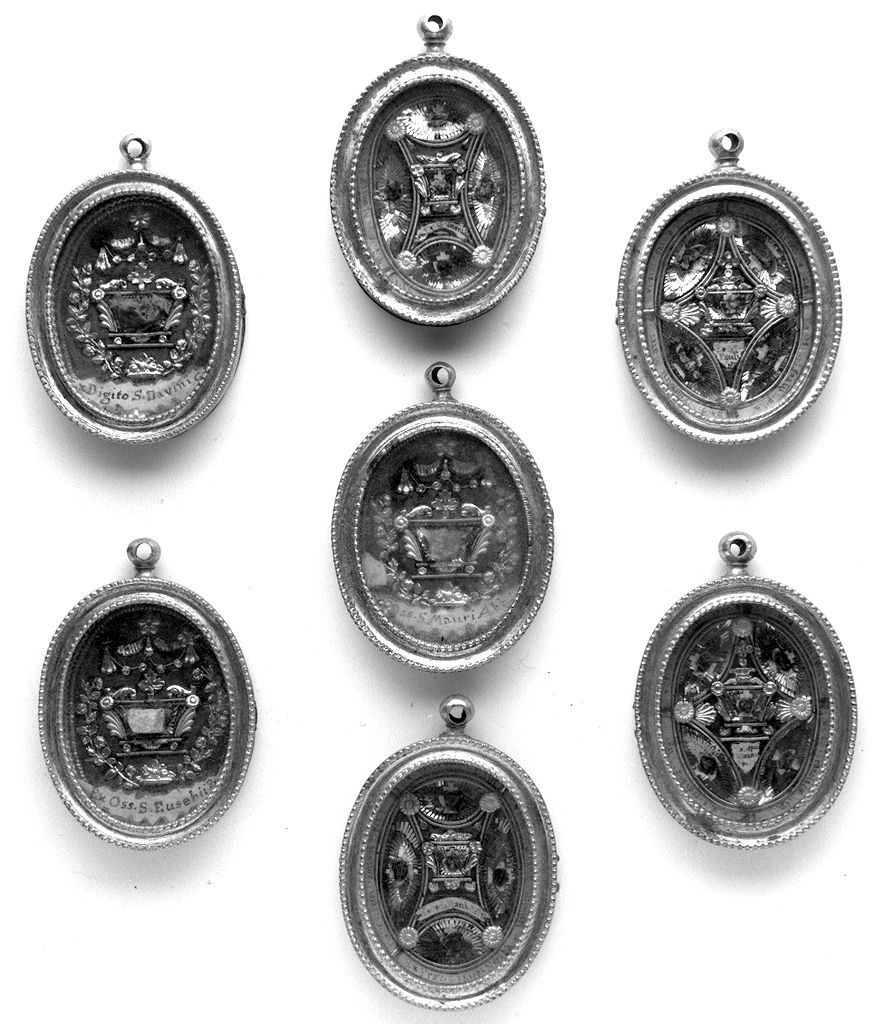 reliquiario a capsula - a medaglione, serie - produzione toscana (sec. XIX)
