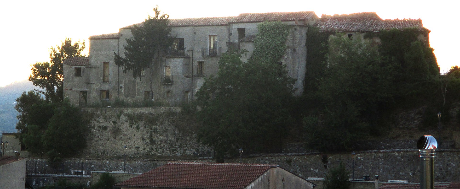 centro storico, di crinale, Tufo (XIV)