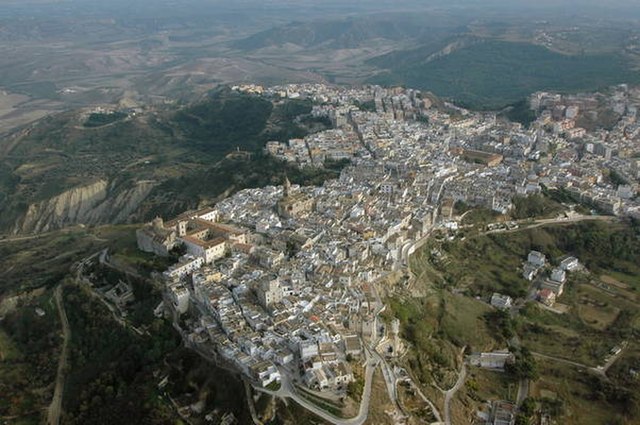 centro storico, collinare, di crinale, lineare, Montescaglioso (IV a.C)