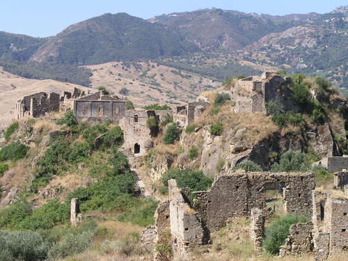 centro storico, difensivo, Bruzzano Vecchio, Bruzzano Vetere (denominazione storica, XIII sec.), Bruzzano (denominazione storica, XVIII sec.) (prima metà X)