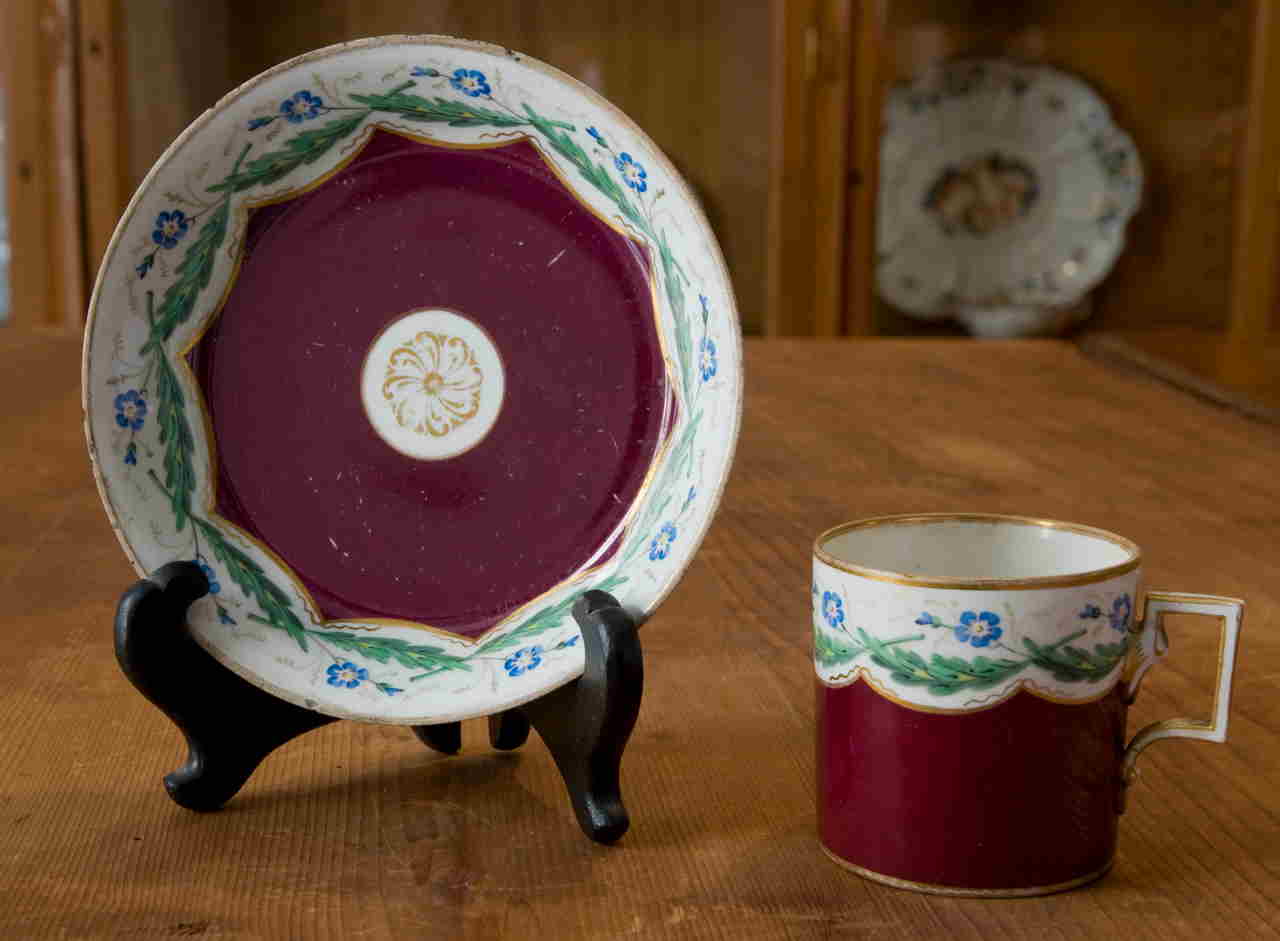 myosotis con motivi decorativi geometrici e vegetali (tazza) di Manifattura Imperiale di Vienna (XIX)