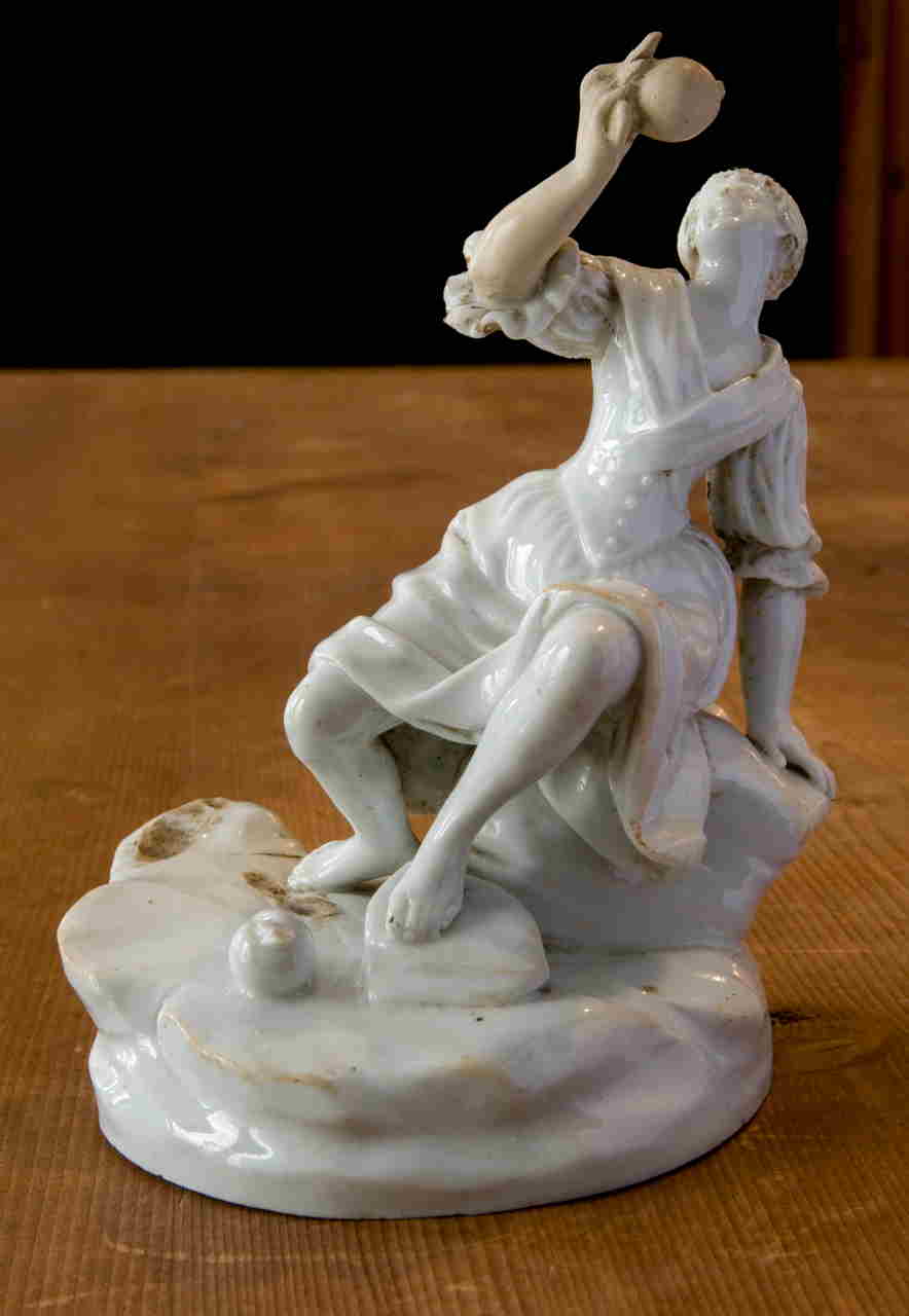 La Fecondità, figura femminile con melagrana (statuetta) di Manifattura Antonibon (XVIII-XIX)