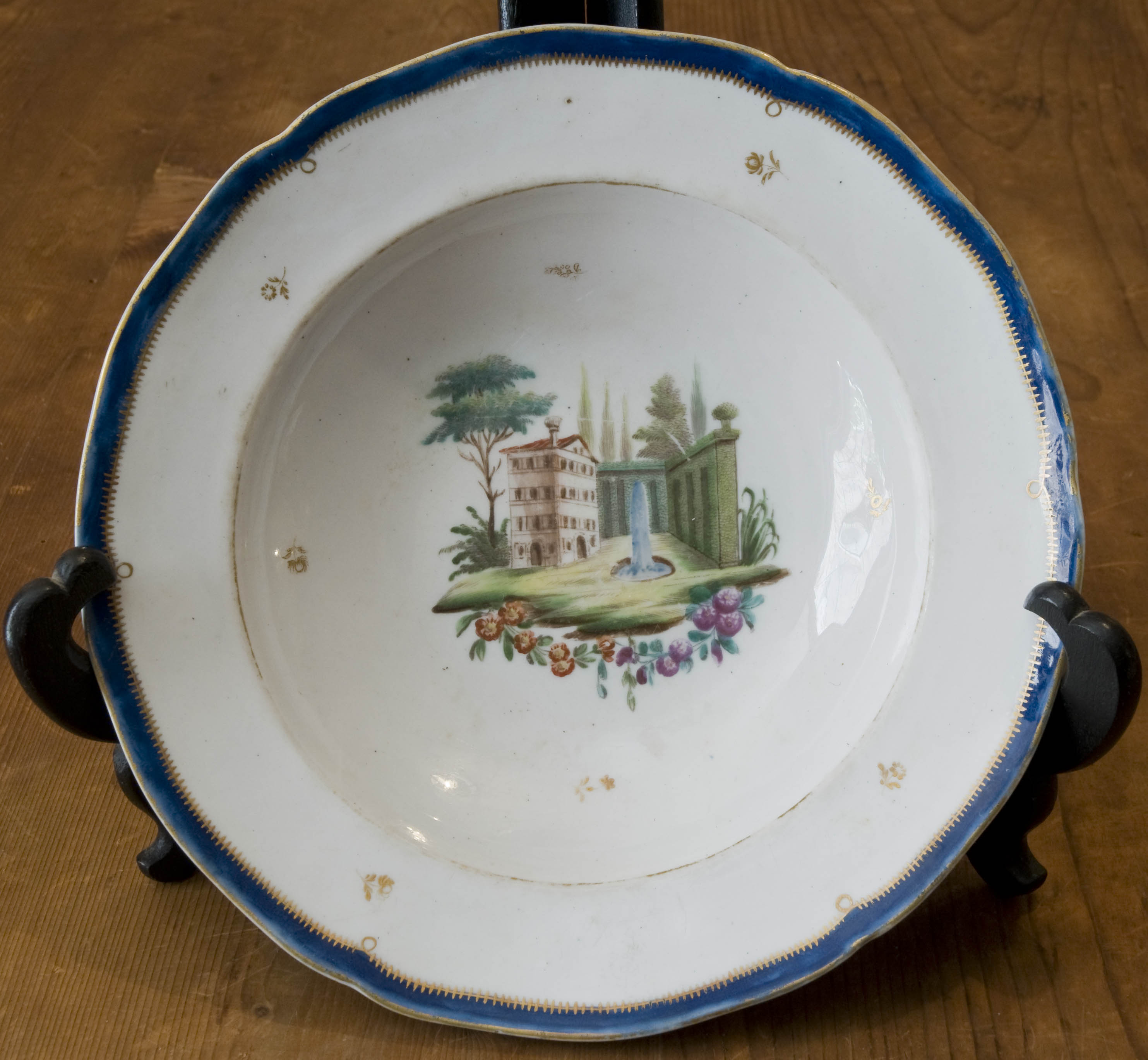 paesaggio con motivi decorativi geometrici e vegetali (piatto) di Manifattura Cozzi (XVIII-XIX)