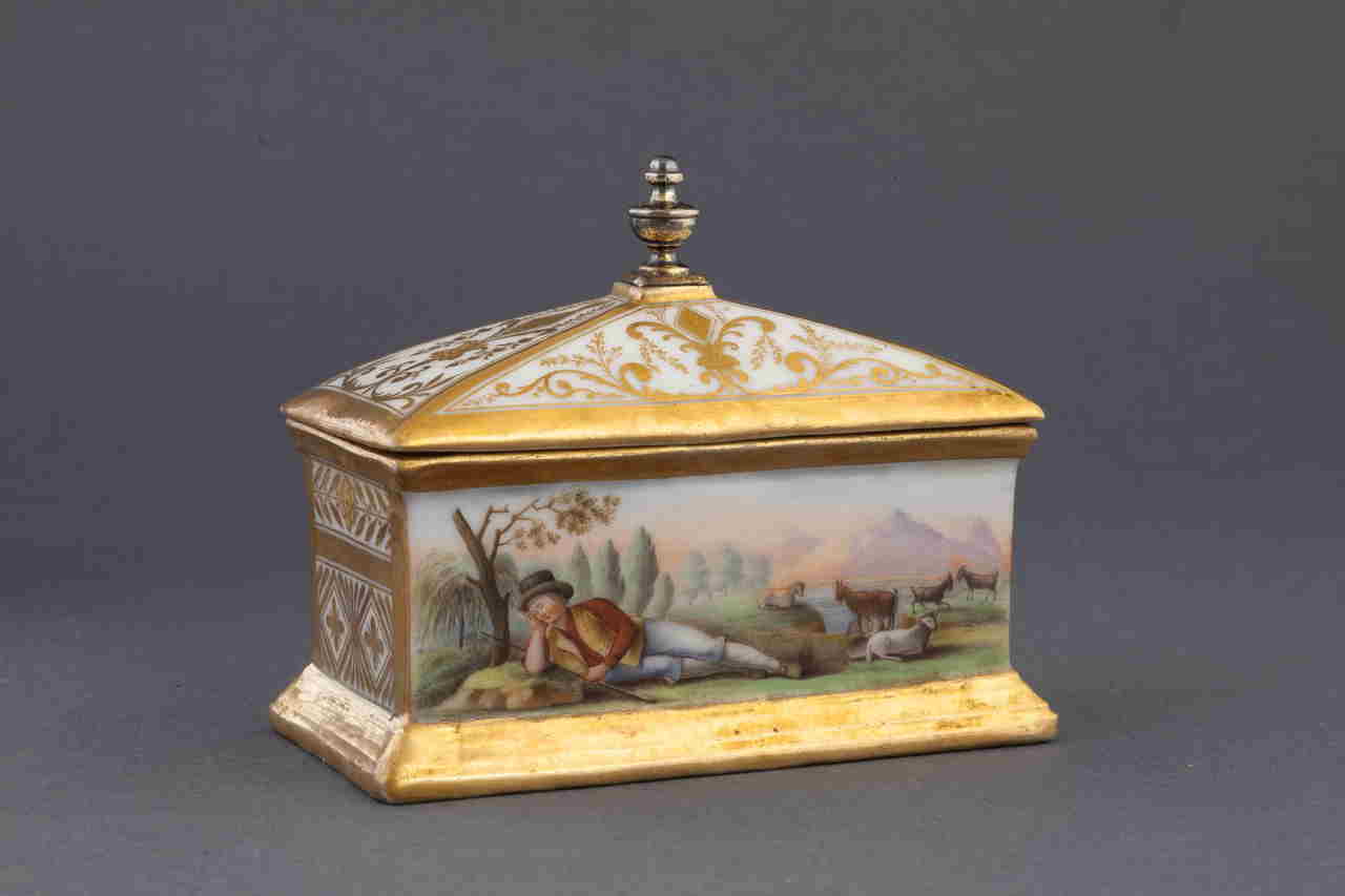 scene arcadiche con motivi decorativi geometrici e vegetali (scatola) - manifattura francese, manifattura napoletana (XIX)