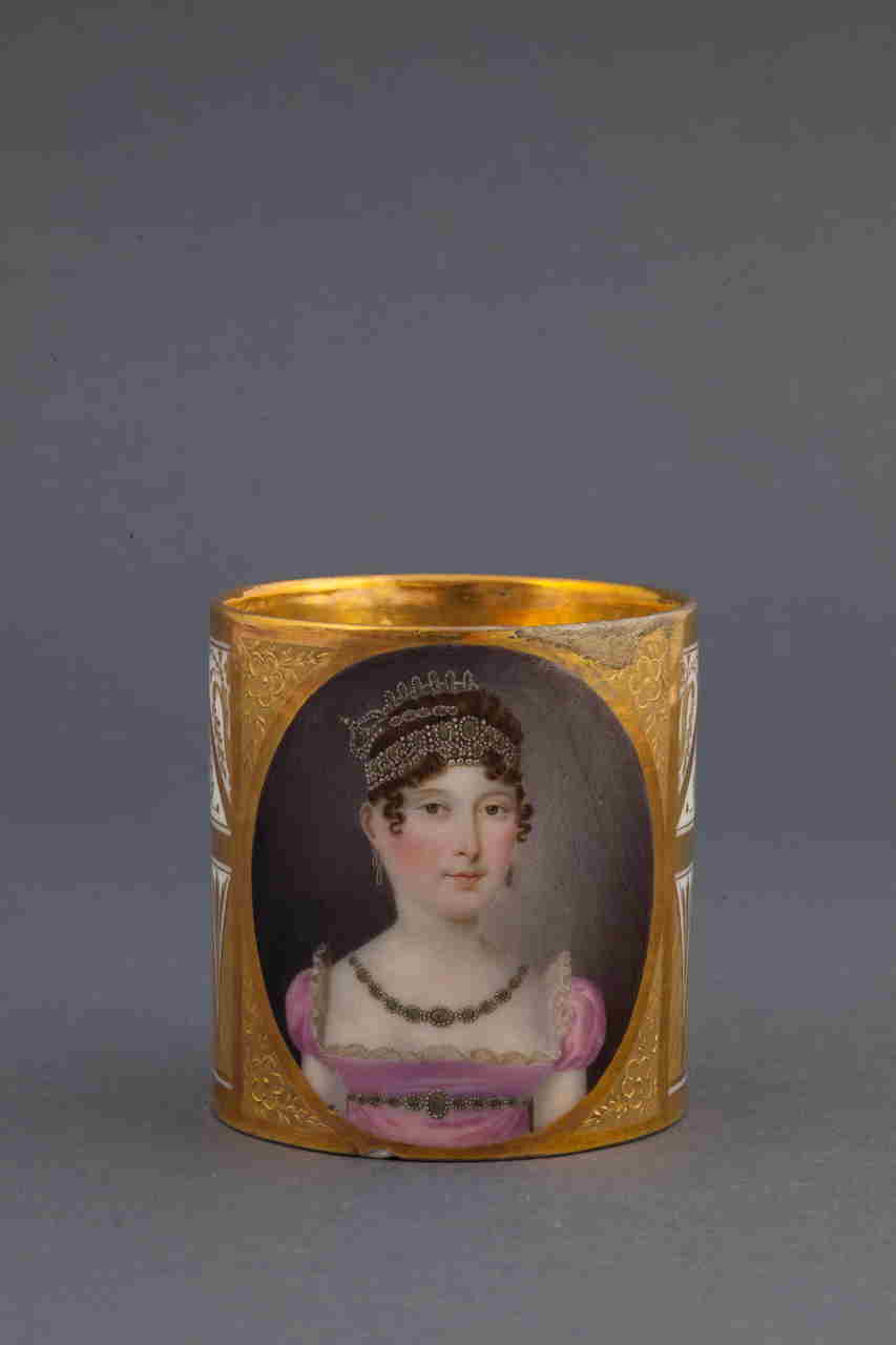 ritratto di Carolina Bonaparte con motivi decorativi geometrici e vegetali (tazza) di Manifattura Poulard Prad (XIX)
