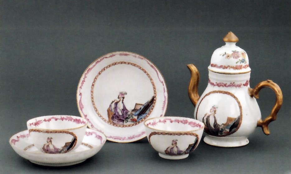 dama alla toilette con motivi decorativi vegetali e floreali (tazza da tè, serie) - manifattura cinese (XVIII)