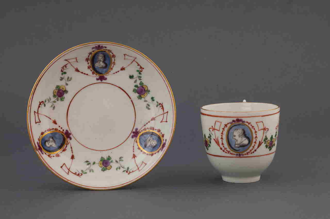 cammei con motivi decorativi geometrici e vegetali (tazza) di Manifattura Antonibon (XVIII)