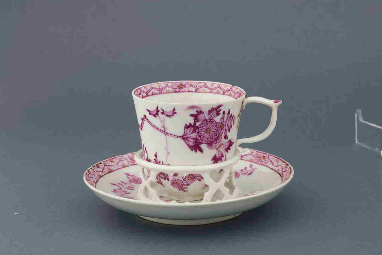 motivi decorativi geometrici e vegetali (tazza) di Manifattura di Zurigo (fine XVIII)