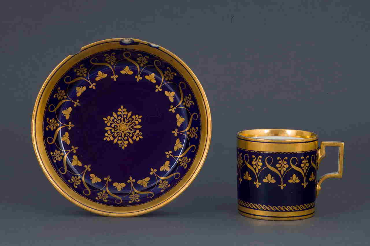 motivi decorativi geometrici e vegetali (tazza) di Manifattura Imperiale di Vienna (XIX)