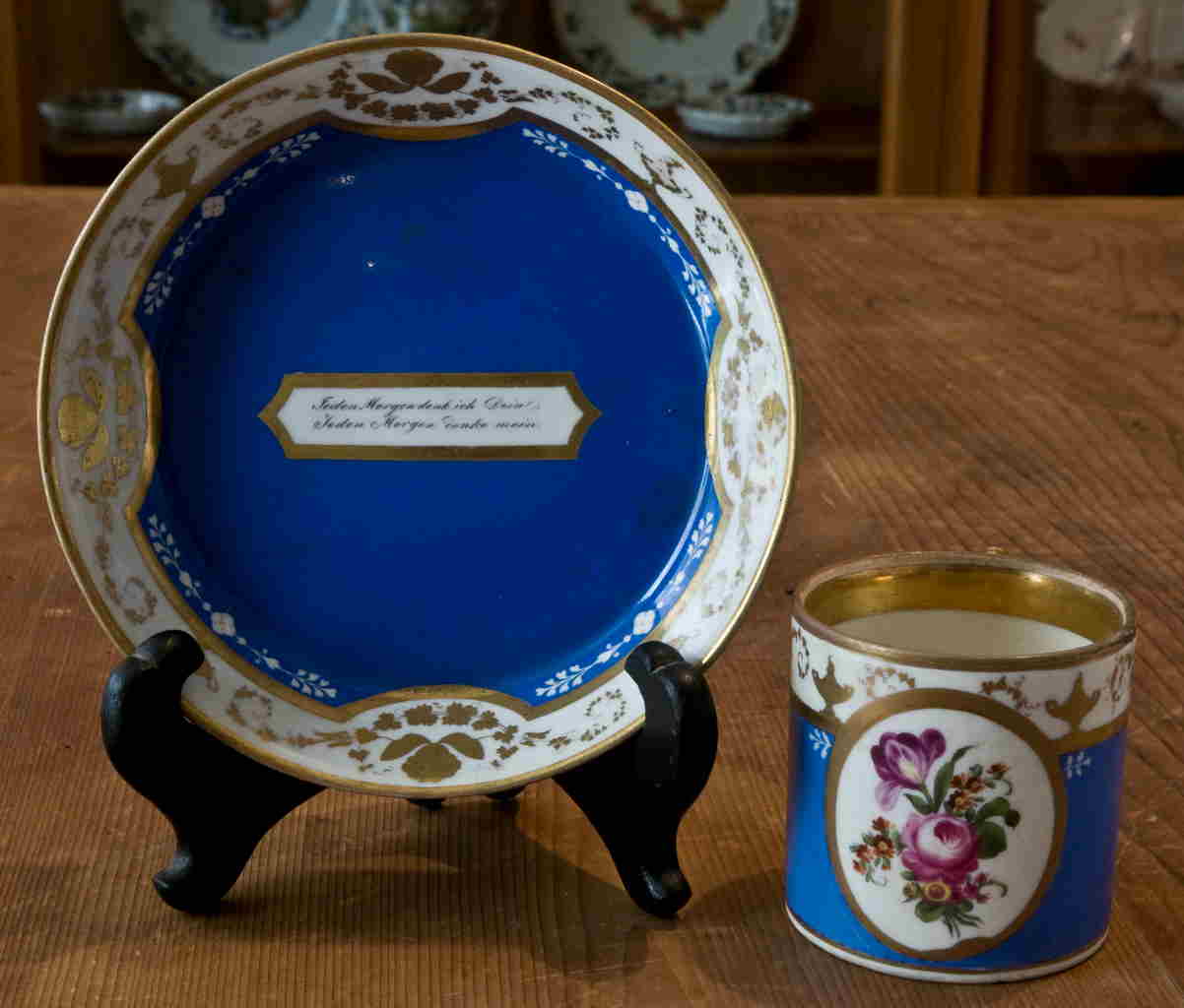 mazzo di fiori con motivi decorativi geometrici e vegetali (tazza) di Manifattura Imperiale di Vienna (XIX)