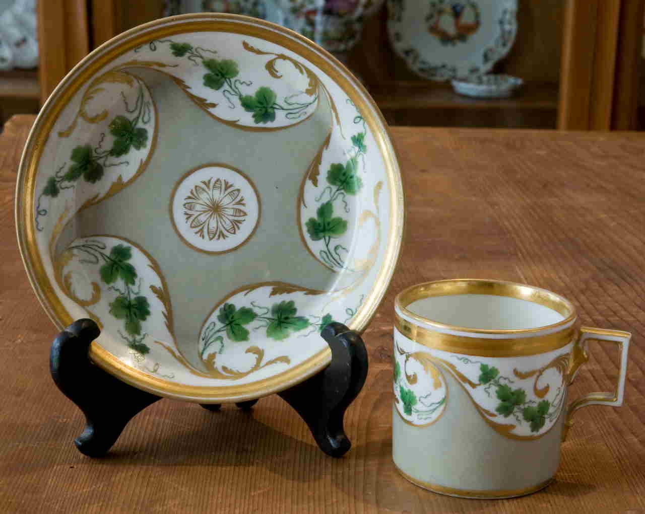 motivi decorativi geometrici e vegetali (tazza) di Manifattura Imperiale di Vienna (XIX)