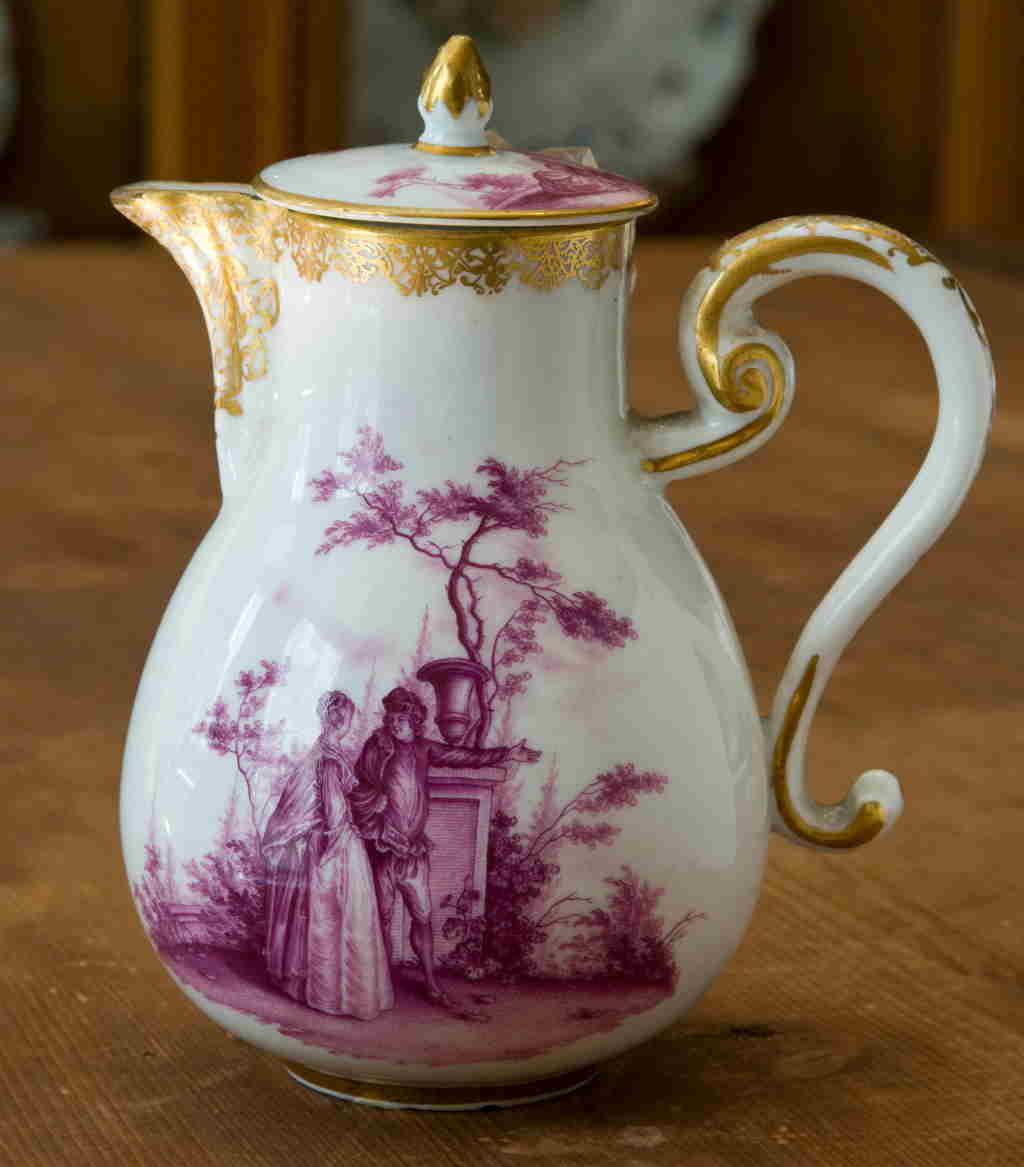 scene galanti con motivi decorativi geometrici e vegetali (lattiera) di Manifattura di Meissen (XVIII)