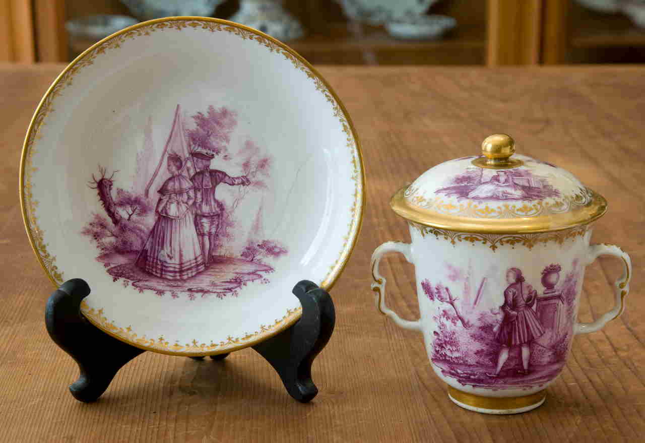 scene galanti con motivi decorativi geometrici e vegetali (tazzina) di Manifattura di Meissen (XVIII)