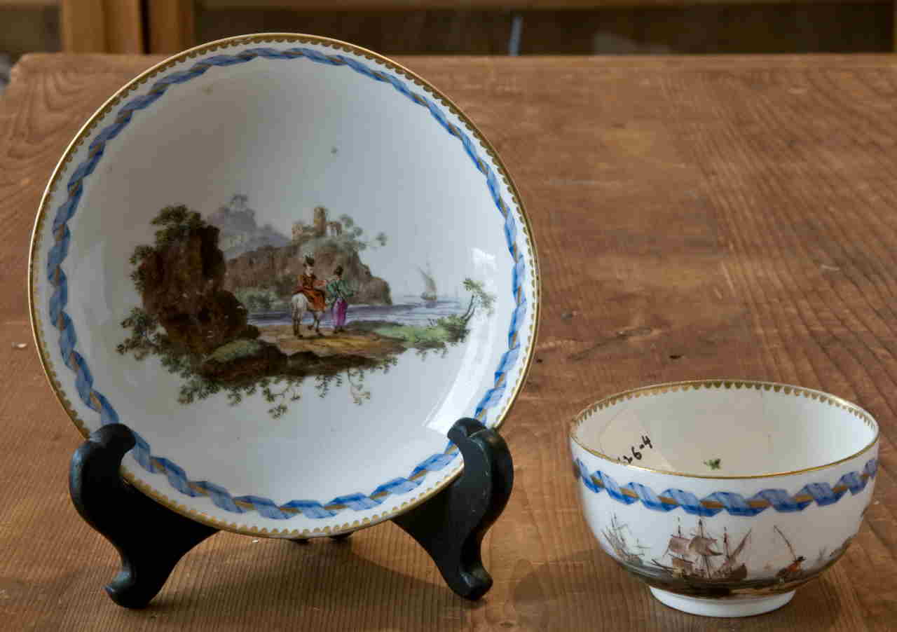 marina con motivi decorativi geometrici e vegetali (tazza) di Manifattura di Meissen (XVIII)