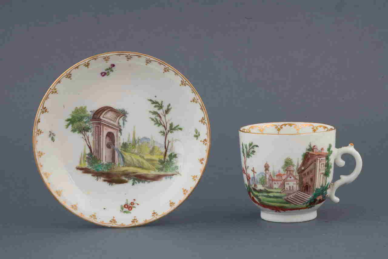 costruzioni architettoniche in paesaggio con motivi decorativi vegetali (tazza, serie) di Manifattura Cozzi (seconda metà XVIII)