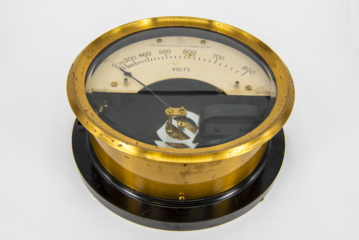 voltmetro, Hartmann a bobina mobile (fine/ inizio sec. XX)