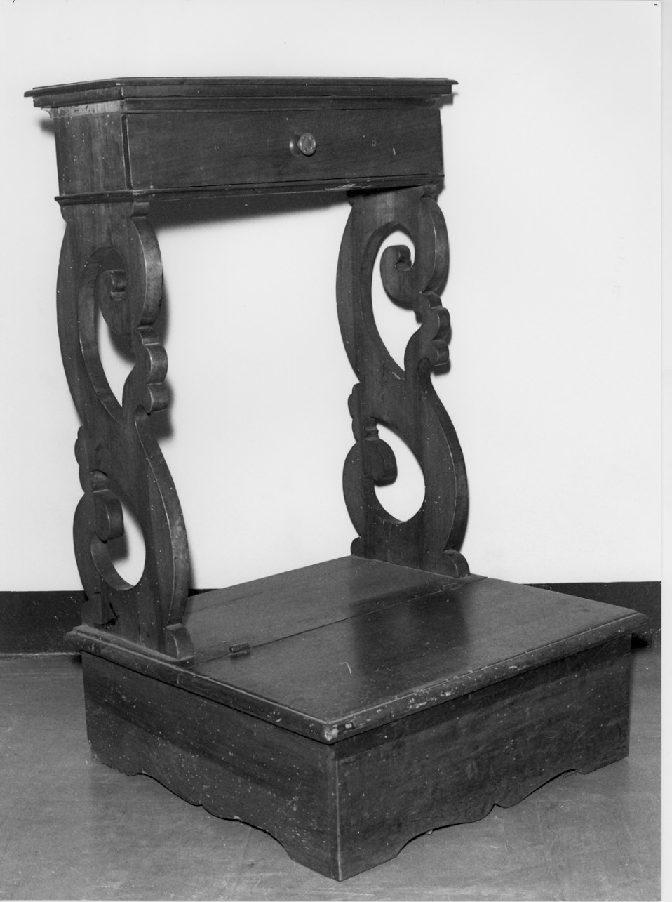 inginocchiatoio, opera isolata - bottega lombarda (seconda metà sec. XIX)