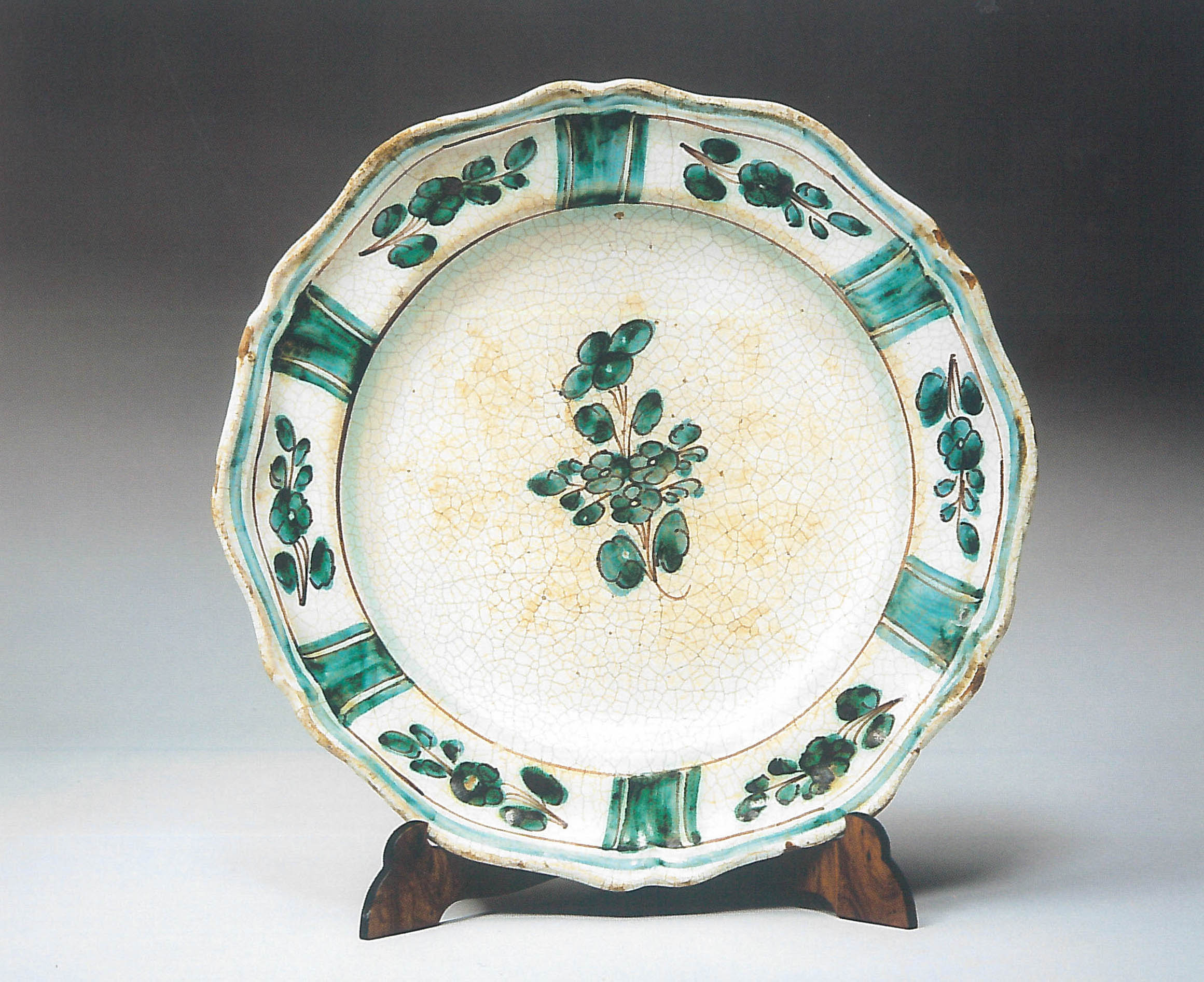 gruppo di fiori (piatto) - manifattura cerretese (XVIII)